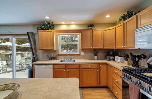 East Stroudsburg House | HeatedPool,HotTub,GameRoom,Dog&KidFriendly,FirePit