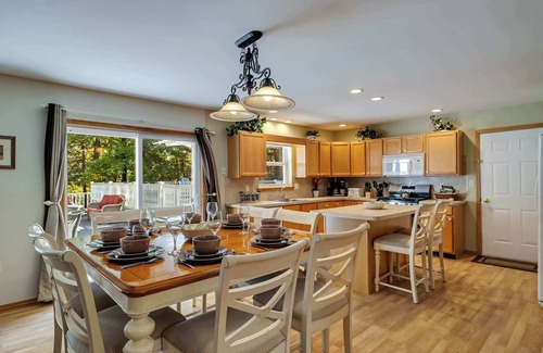 East Stroudsburg House | HeatedPool,HotTub,GameRoom,Dog&KidFriendly,FirePit
