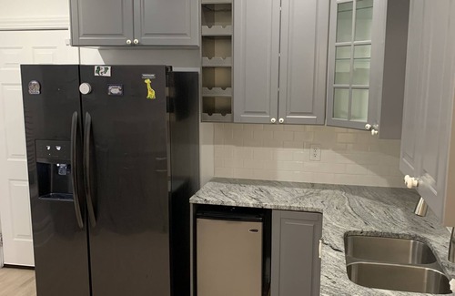 Near East Columbus House | Historic King lincoln home 3mins from downtown