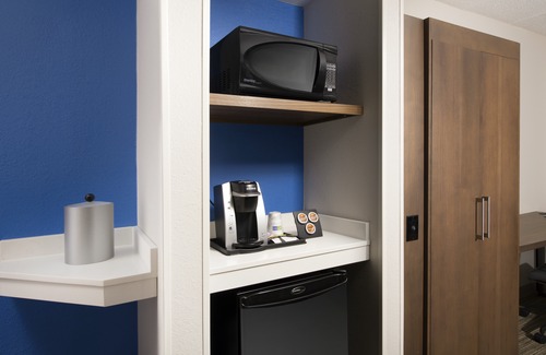 Linthicum Heights Hotel | Holiday Inn Express & Suites Baltimore - BWI Airport North, an Ihg Hotel