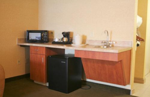 Drums Hotel | Holiday Inn Express Hotel & Suites Drums-Hazelton by IHG