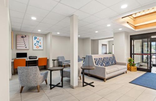 Princeton Hotel | Holiday Inn Express Princeton/I-77 by IHG