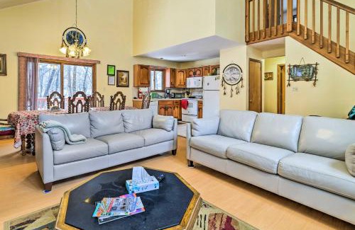 Pocono Mountain Lake House | Hot Tub and Deck Pet-Friendly Poconos Getaway!