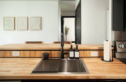George Haywood's Lakefront House | Hot tub, Modern Cottage, Wineries, Geneva, SPIRE, Perry