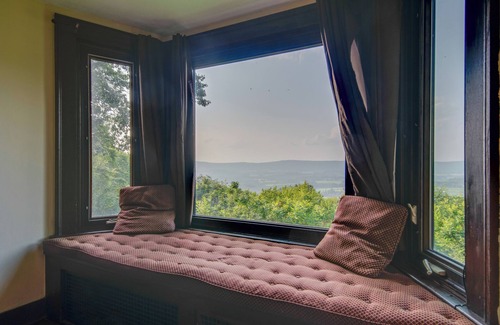 Sybertsville House | Hot Tub & Mtn Views: Expansive Hazleton Retreat