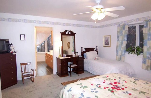 Ephrata House | House ∙ 1 bedroom ∙ 20 guests