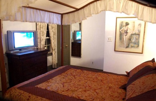 Phoenixville House | House ∙ 1 bedroom ∙ 2 guests