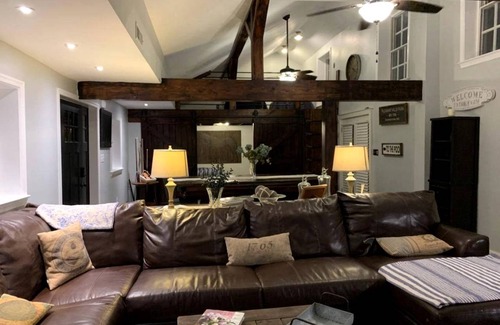 Darnestown House | House ∙ 2 bedrooms ∙ 4 guests