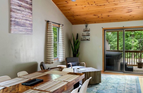 Berkeley Springs House | House ∙ 3 bedrooms ∙ 9 guests