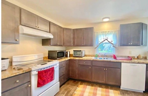 Danville House | House ∙ 4 bedrooms ∙ 6 guests