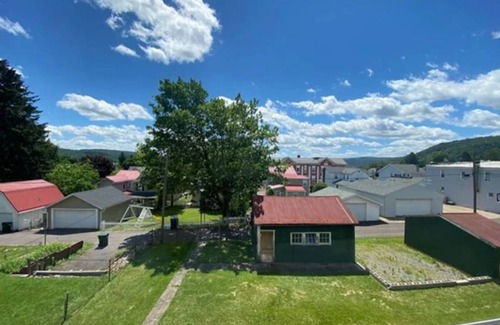 Danville House | House ∙ 4 bedrooms ∙ 6 guests