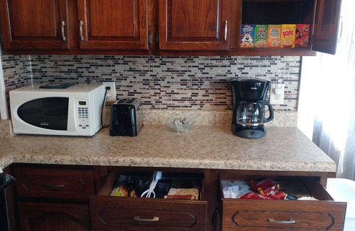 Erie Apartment | Huge Apartment in Beautiful Brick House ★ Near All