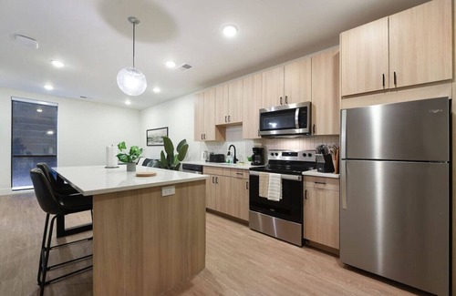 East Liberty Apartment | HULU+PARKING+GYM Near Shopping|Universities|UPMC