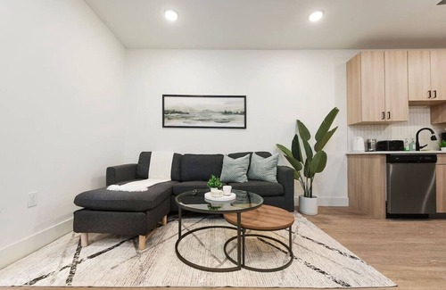 East Liberty Apartment | HULU+PARKING+GYM Near Shopping|Universities|UPMC