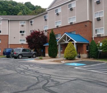 Ross Township Hotel | InTown Suites Extended Stay Pittsburgh PA