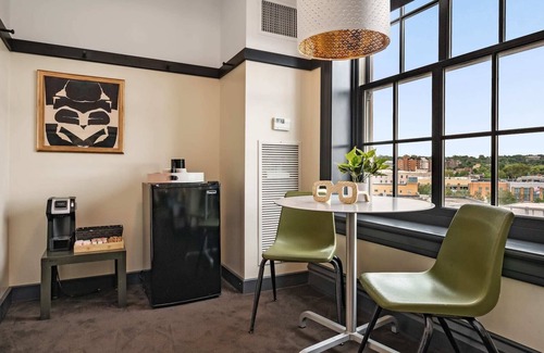 East Liberty Apartment | Kasa | Cozy Studio Near Carnegie Mellon | The Maverick