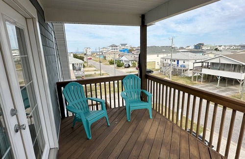 Colington House | KD108- Near the Beach- 4 BRs, Just a Short Stroll to the Beach, Dog Friendly!