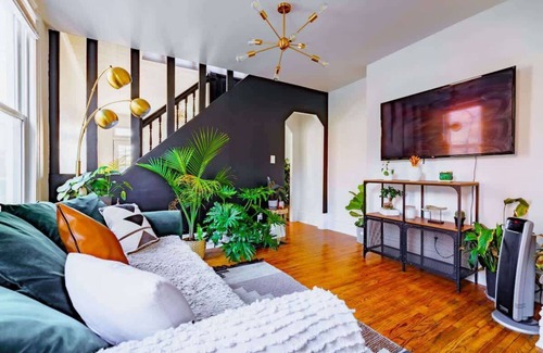 Victorian Village House | King Bed -Convention - Parking Free - Short North