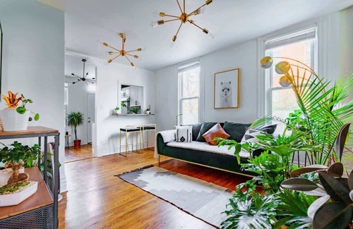 Victorian Village House | King Bed -Convention - Parking Free - Short North