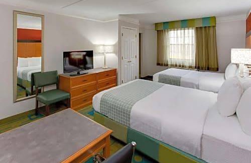 Moon Township Hotel | La Quinta Inn by Wyndham Pittsburgh Airport