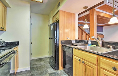 Lake Harmony Condo | Lake Harmony Condo < 1 Mi to Big Boulder Mountain!