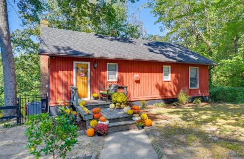Chesapeake Ranch Estates-Drum Point House | Lakefront Log Cabin Retreat 3br-2ba Hot tub and Kayaks