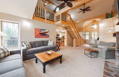McHenry House | Lakeside Luxury Minutes from the Slopes w/Hot Tub