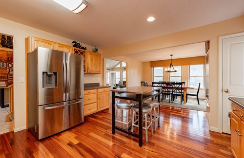 McHenry House | Lakeside Luxury Minutes from the Slopes w/Hot Tub