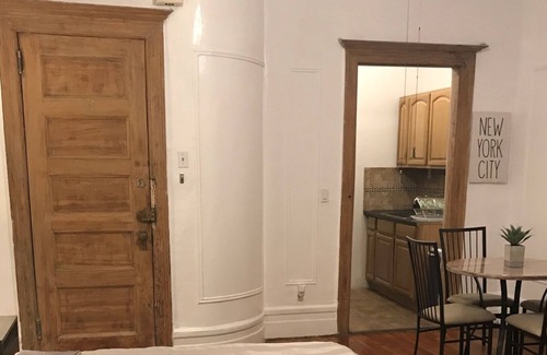 Washington Heights Apartment | Large Private Studio Apartment Located 15-20mins from downtown