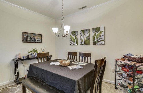 Rehoboth Beach Condo | LINENS INCLUDED*! 3/N MINI-STAYS! CONVENIENT, COMMUNITY POOL/WIFI Internet Included! SHORT DRIVE TO BEACH
