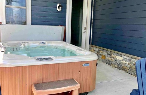 Edgewater House | London Towne Bungalow w/Loft - Walk to the Beach!