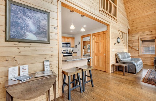 Wolf Laurel Cabin | Lookout Lodge | Panoramic Views, Pool Table + Biltmore Pass near Hatley Pointe