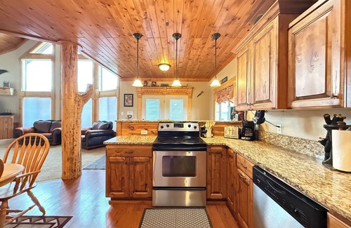 Island Park Cabin | Lost River Retreat* 5Br, Sleeps 14, Hot Tub, Satellite Tv & Wifi Access