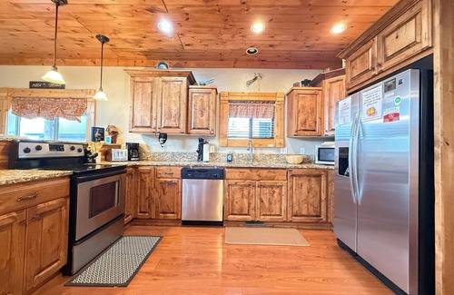Island Park Cabin | Lost River Retreat* 5Br, Sleeps 14, Hot Tub, Satellite Tv & Wifi Access