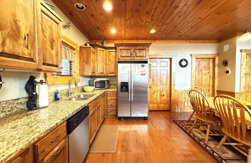Island Park Cabin | Lost River Retreat* 5Br, Sleeps 14, Hot Tub, Satellite Tv & Wifi Access