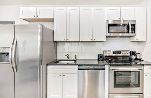 Fairmount Condo | Lovely, Bright, Spacious 1 BD near Temple/The MET/w elevator