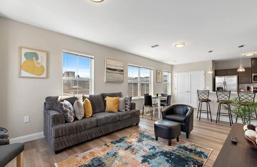 Newark Apartment | Luxury 1 BR/1BA*Skyline View*Parking