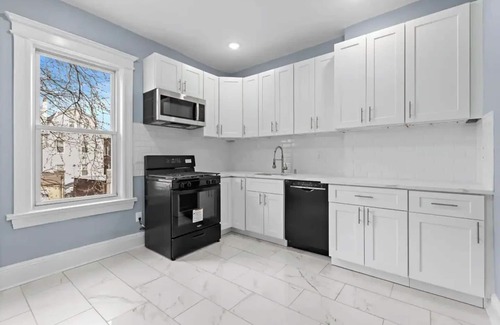 Greenville House | Luxury Apt in Vibrant Jersey City!