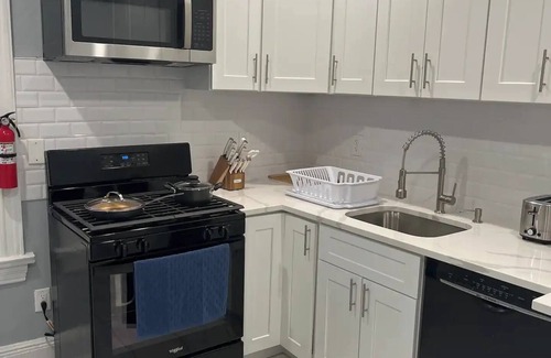 Greenville House | Luxury Apt in Vibrant Jersey City!