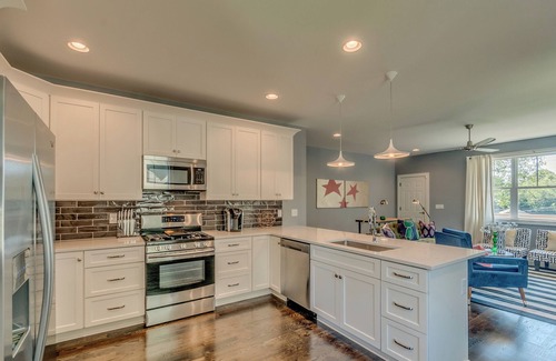 Buena Vista House | M&J's Place: a new downtown home with rooftop deck