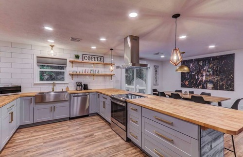 Long Pond House | "Magnolia Country Modern" - Open Concept w 7 BRs