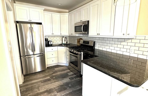 North End House | MDW OPEN! STEPS TO BEACH & BOARDWALK! Spacious porch! Updated & clean!