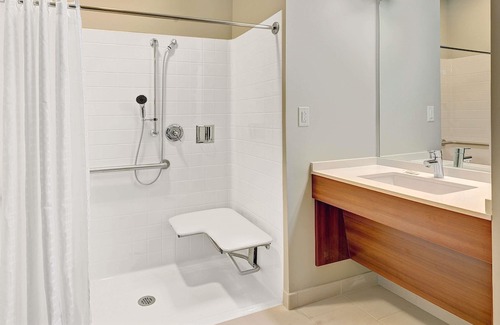Ridley Park Hotel | Microtel Inn & Suites by Wyndham Philadelphia Airport Ridley Park
