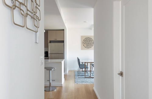 Hoboken Apartment | Modern 3 BR loft -shared deck - gym - mins to NYC