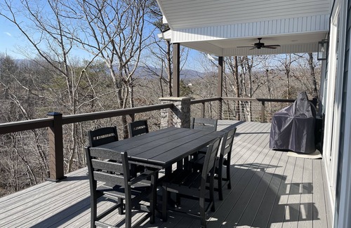 Jacksboro House | Modern style lake front home with everything you need to escape your busy lives.