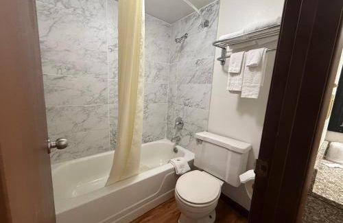 Mattoon Hotel | Motel ∙ 6 guests