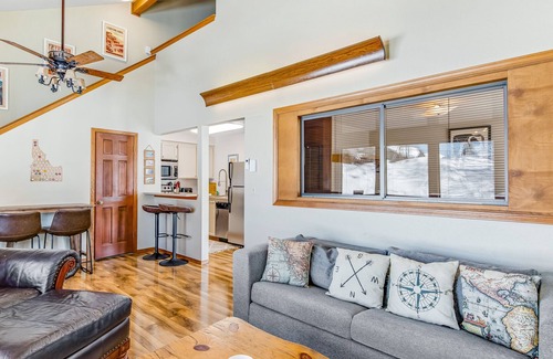 McCall Condo | Mountain condo w/ shared hot tub, pool, gym, & more - close to downtown & lake