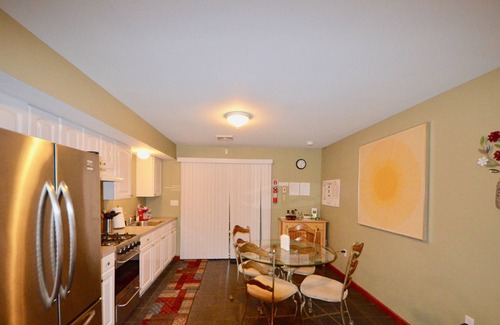 Pocono Lake Apartment | ⛱️⛷️⛰️Mt. Maplewood Chalet❤️2BR★HotTub★Poconos★Fireplace★Ski★Dogs+