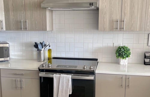 Upper Roseville Apartment | *New Luxurious* 2bd 2bth Apt near train to NYC and Newark Airport