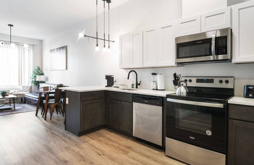 Elizabeth Apartment | Nice 1BR next to EWR 1313